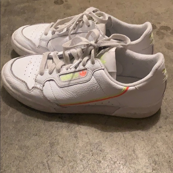 WOMENS ADIDAS CONTINENTAL SNEAKER - Picture 3 of 4